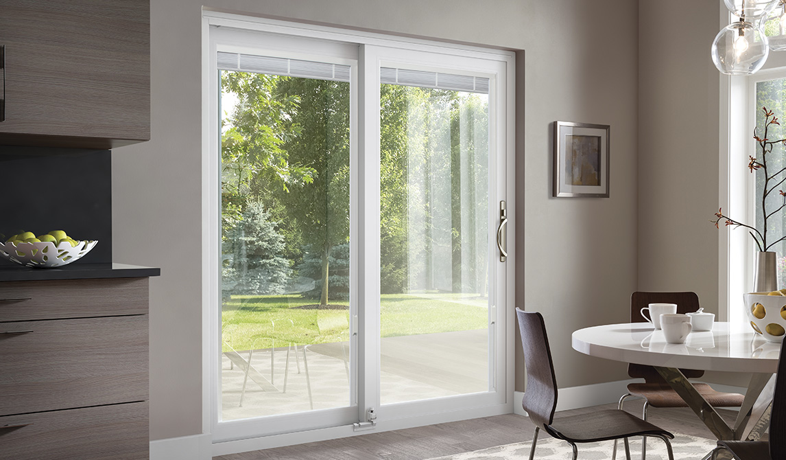 https://www.simonton.com/wp-content/uploads/2022/11/sim_inovo_interior_kitchen_2_lite_sliding_patio_door_general_p431.jpg