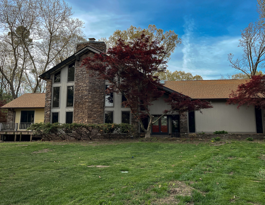 Mid-Century Modern in need of renovation