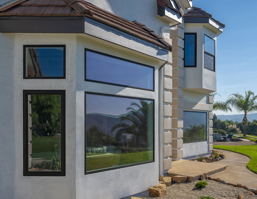 Simonton DaylightMax Bronze Laminate Exterior Windows in a Coastal Home
